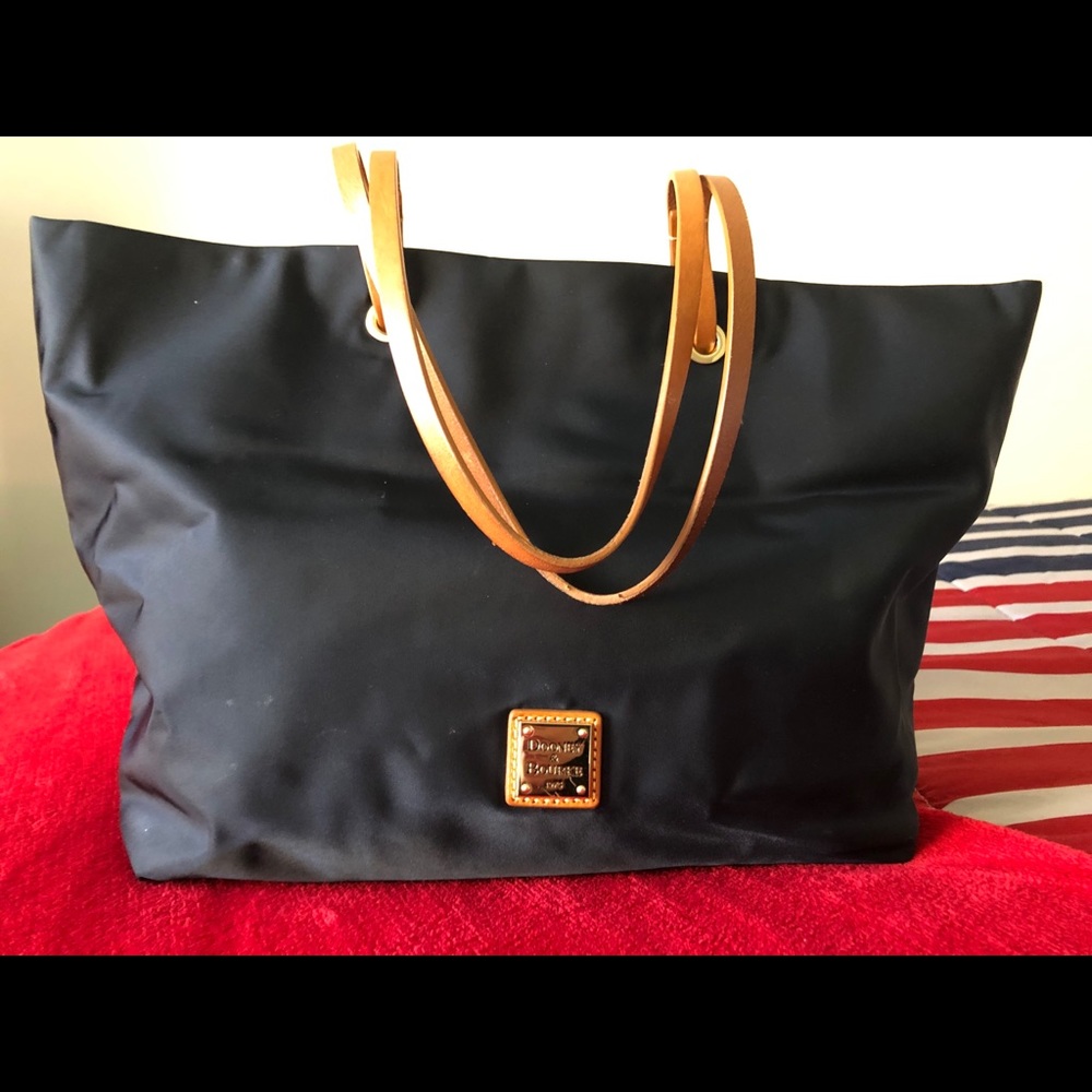 Dooney & Burke Tote🏆